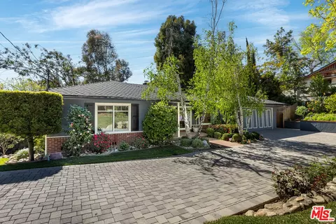 1356 Journeys End Dr, La Canada Flintridge, CA 91011