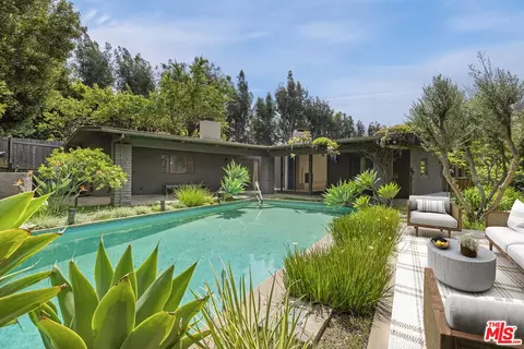 1002 N Bundy Dr, Los Angeles, CA 90049