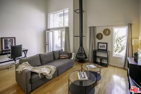 18645 Hatteras St #281, Tarzana, CA 91356