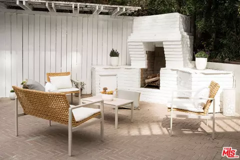 Exterior - 4173 Vanetta Dr, Studio City, CA 91604 photo 4 of 7