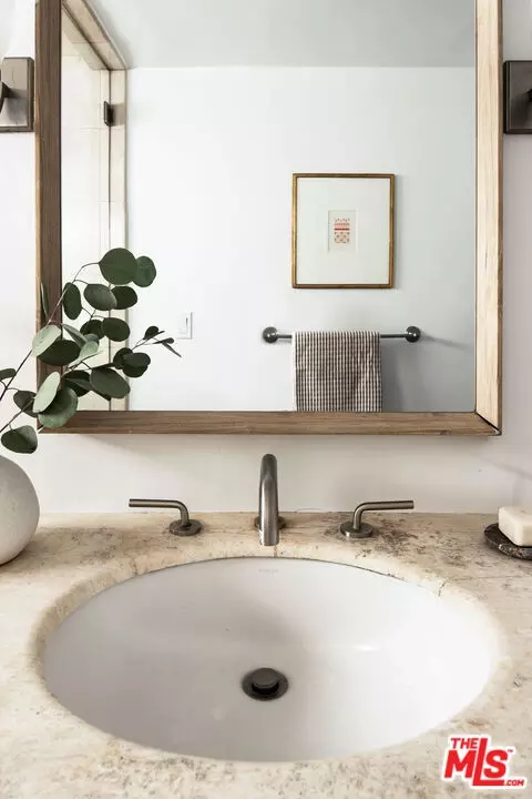 Bath - 4173 Vanetta Dr, Studio City, CA 91604 photo 3 of 5