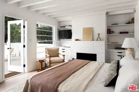 Bedroom - 4173 Vanetta Dr, Studio City, CA 91604 photo 5 of 7