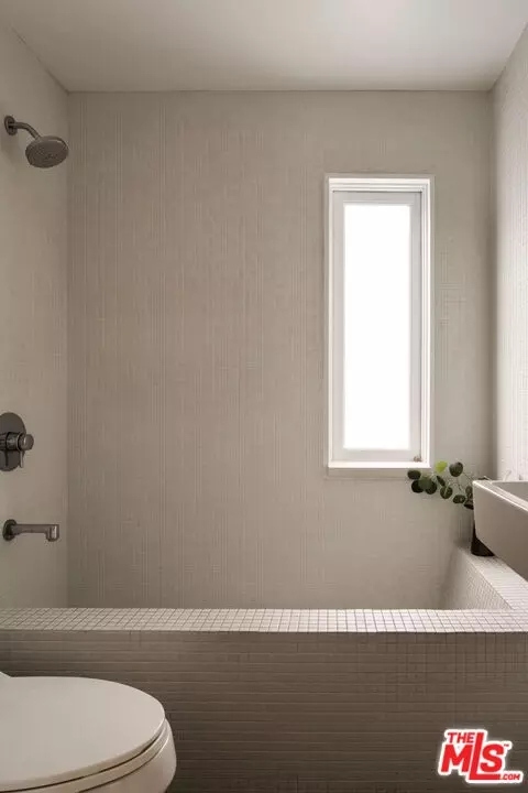Bath - 4173 Vanetta Dr, Studio City, CA 91604 photo 5 of 5