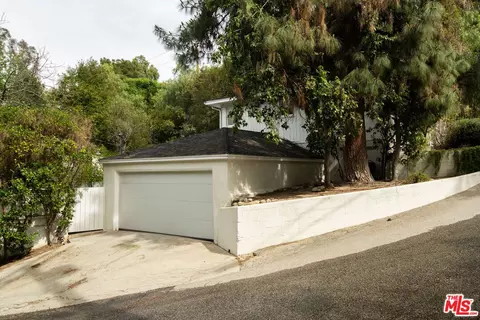 Exterior - 4173 Vanetta Dr, Studio City, CA 91604 photo 7 of 7