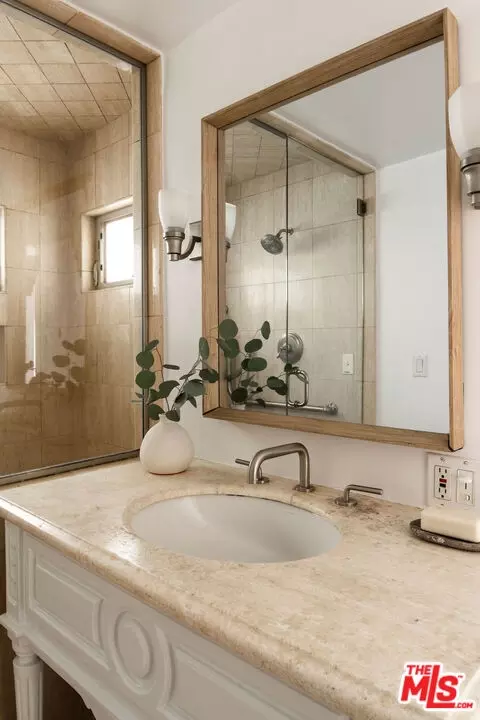 Bath - 4173 Vanetta Dr, Studio City, CA 91604 photo 1 of 5