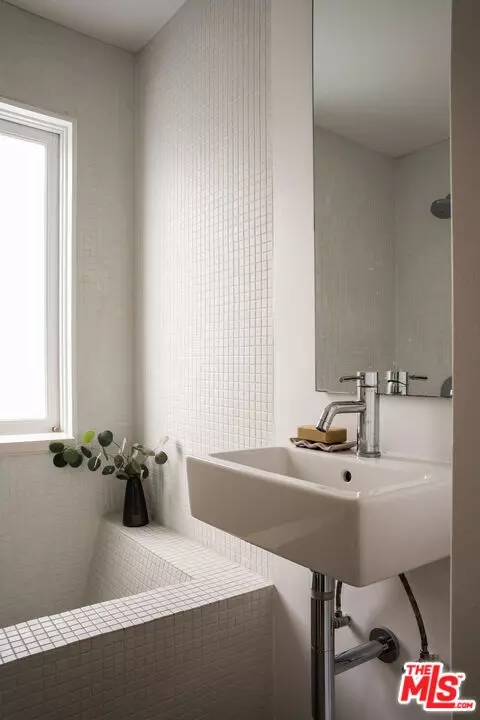 Bath - 4173 Vanetta Dr, Studio City, CA 91604 photo 4 of 5