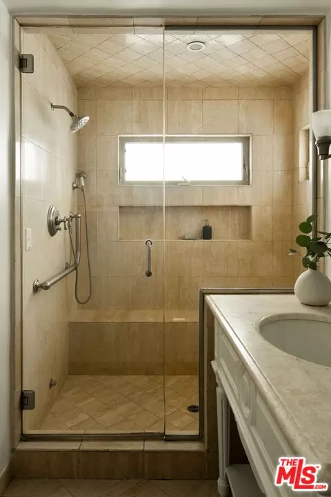 Bath - 4173 Vanetta Dr, Studio City, CA 91604 photo 2 of 5