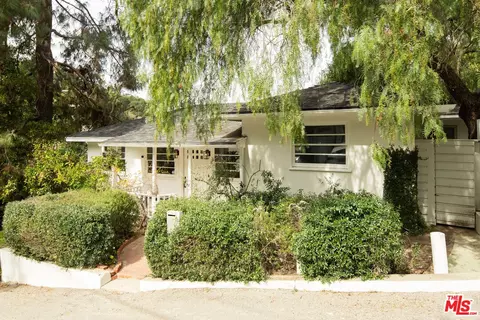 Exterior - 4173 Vanetta Dr, Studio City, CA 91604 photo 2 of 7