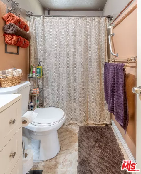 Bath - 14647 Manzanillo St, Cabazon, CA 92230 photo 3 of 4