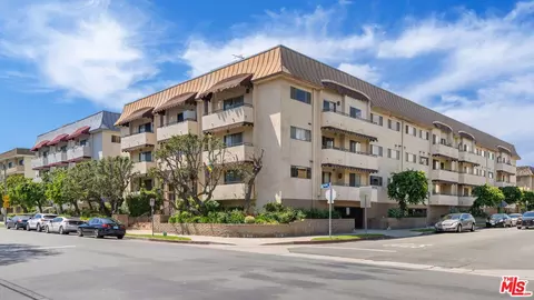 5353 Yarmouth Ave #105, Encino, CA 91316