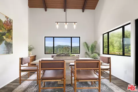 20685 Hillside Dr, Topanga, CA 90290