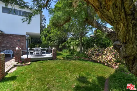 Exterior - 13149 Margate St, Sherman Oaks, CA 91401 photo 14 of 31