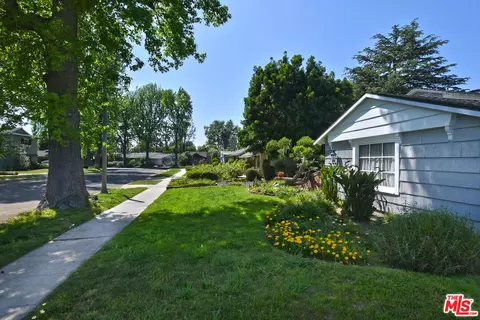 Exterior - 13149 Margate St, Sherman Oaks, CA 91401 photo 9 of 31