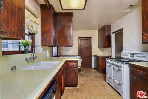 Kitchen - 13149 Margate St, Sherman Oaks, CA 91401 photo 1 of 2