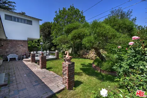 Exterior - 13149 Margate St, Sherman Oaks, CA 91401 photo 11 of 31