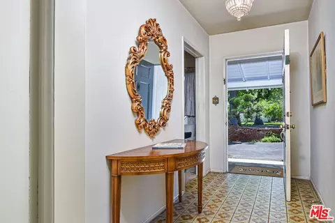 Entry Way - 13149 Margate St, Sherman Oaks, CA 91401 photo 3 of 6
