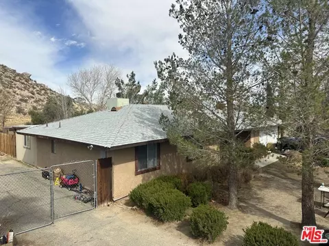 16525 Rawhide Ave, Palmdale, CA 93591 photo 2