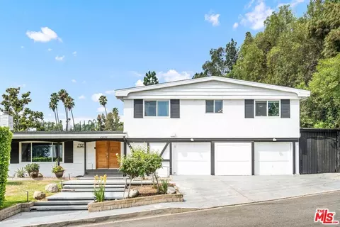 20300 Reaza Pl, Woodland Hills, CA 91364