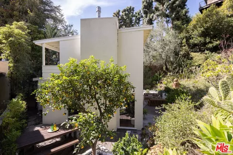 6351 Ivarene Ave, Los Angeles, CA 90068