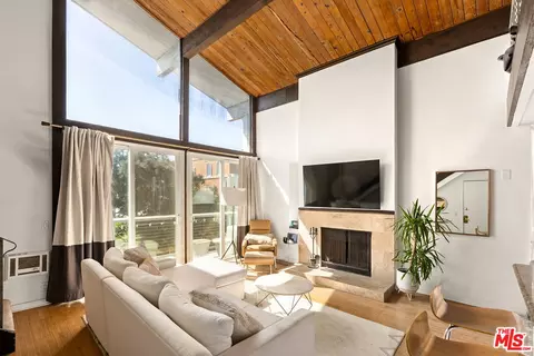 31 Spinnaker St #15, Marina Del Rey, CA 90292