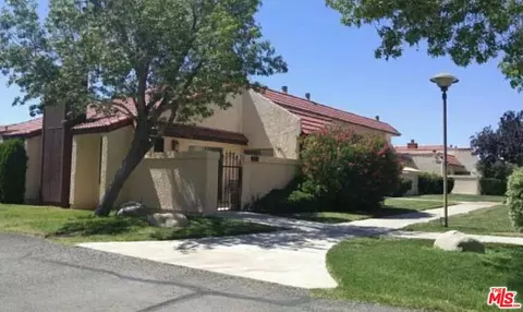 2114 El Domingo Cir #8, Lancaster, CA 93536