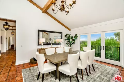 Dining - 11630 Amanda Dr, Studio City, CA 91604 photo 2 of 5