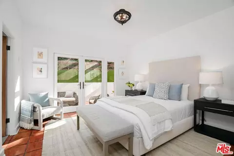 Bedroom - 11630 Amanda Dr, Studio City, CA 91604 photo 3 of 8
