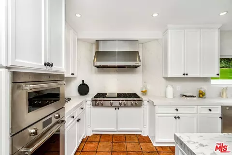 Kitchen - 11630 Amanda Dr, Studio City, CA 91604 photo 5 of 6
