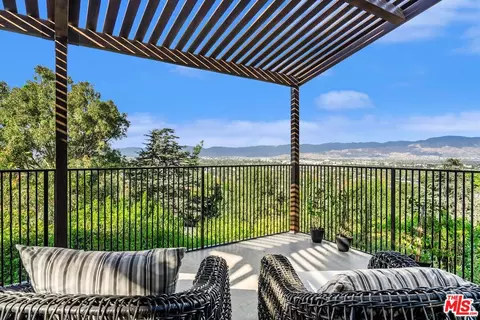 Exterior - 11630 Amanda Dr, Studio City, CA 91604 photo 3 of 17