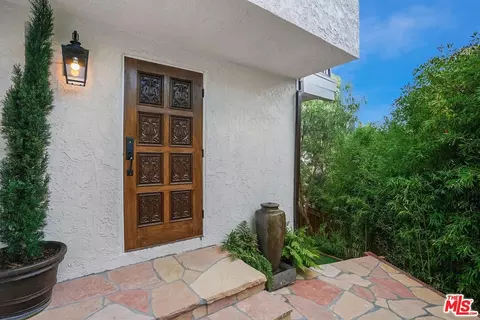 Exterior - 11630 Amanda Dr, Studio City, CA 91604 photo 6 of 17