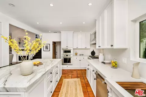 Kitchen - 11630 Amanda Dr, Studio City, CA 91604 photo 4 of 6