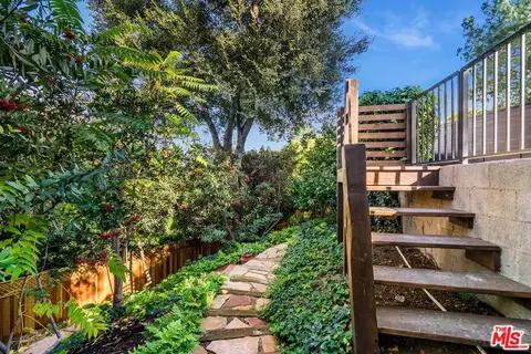 Exterior - 11630 Amanda Dr, Studio City, CA 91604 photo 9 of 17