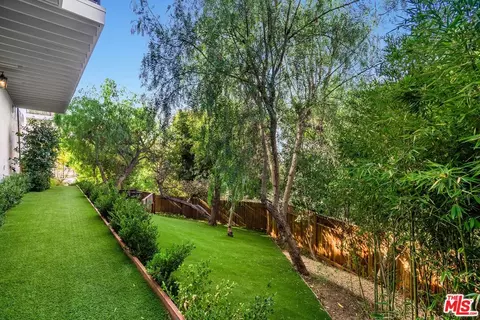 Exterior - 11630 Amanda Dr, Studio City, CA 91604 photo 7 of 17