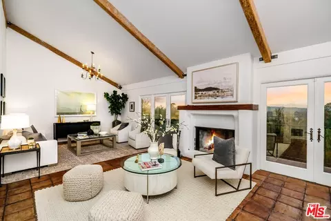 Living - 11630 Amanda Dr, Studio City, CA 91604 photo 3 of 7