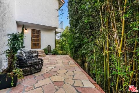 Exterior - 11630 Amanda Dr, Studio City, CA 91604 photo 8 of 17