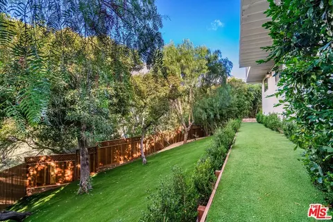 Exterior - 11630 Amanda Dr, Studio City, CA 91604 photo 13 of 17
