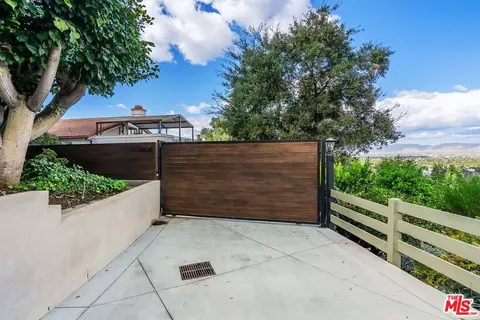 Exterior - 11630 Amanda Dr, Studio City, CA 91604 photo 17 of 17