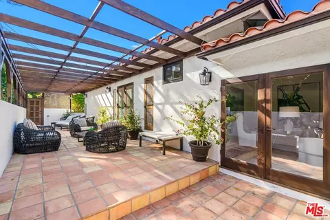 Exterior - 11630 Amanda Dr, Studio City, CA 91604 photo 15 of 17