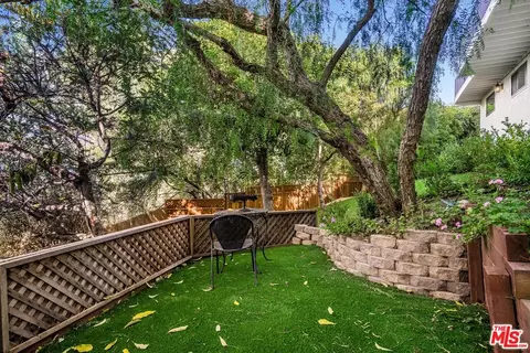 Exterior - 11630 Amanda Dr, Studio City, CA 91604 photo 12 of 17