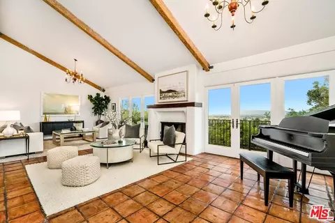 Living - 11630 Amanda Dr, Studio City, CA 91604 photo 1 of 7