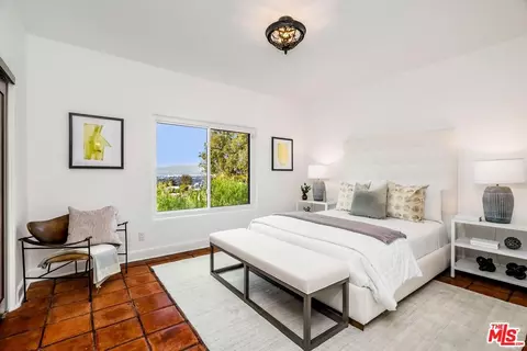 Bedroom - 11630 Amanda Dr, Studio City, CA 91604 photo 5 of 8