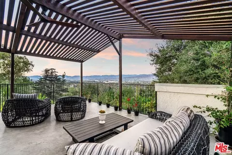 Exterior - 11630 Amanda Dr, Studio City, CA 91604 photo 4 of 17