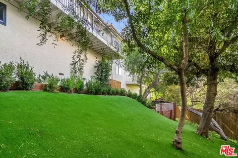Exterior - 11630 Amanda Dr, Studio City, CA 91604 photo 11 of 17