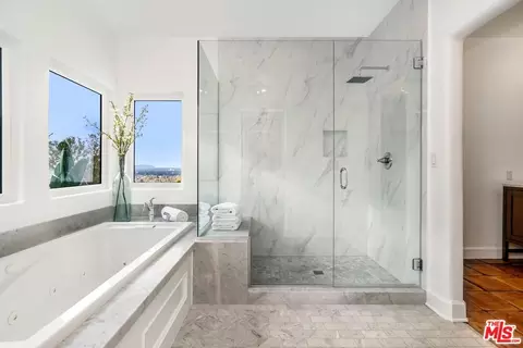 Bath - 11630 Amanda Dr, Studio City, CA 91604 photo 3 of 7