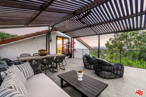 Exterior - 11630 Amanda Dr, Studio City, CA 91604 photo 5 of 17