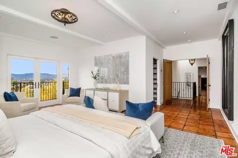 Bedroom - 11630 Amanda Dr, Studio City, CA 91604 photo 2 of 8