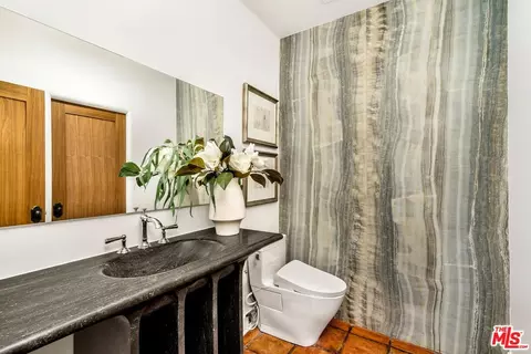 Bath - 11630 Amanda Dr, Studio City, CA 91604 photo 1 of 7