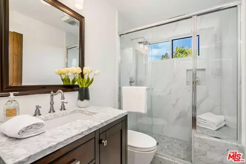 Bath - 11630 Amanda Dr, Studio City, CA 91604 photo 6 of 7