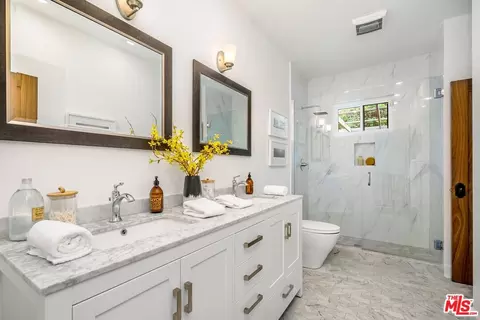 Bath - 11630 Amanda Dr, Studio City, CA 91604 photo 5 of 7