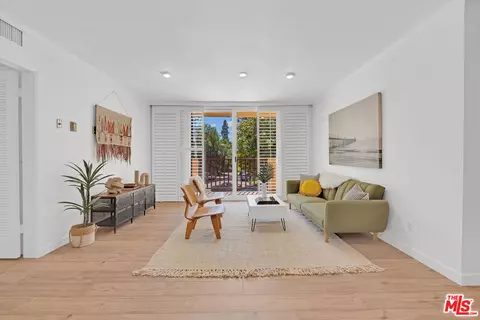 12955 Riverside Dr #201, Sherman Oaks, CA 91423